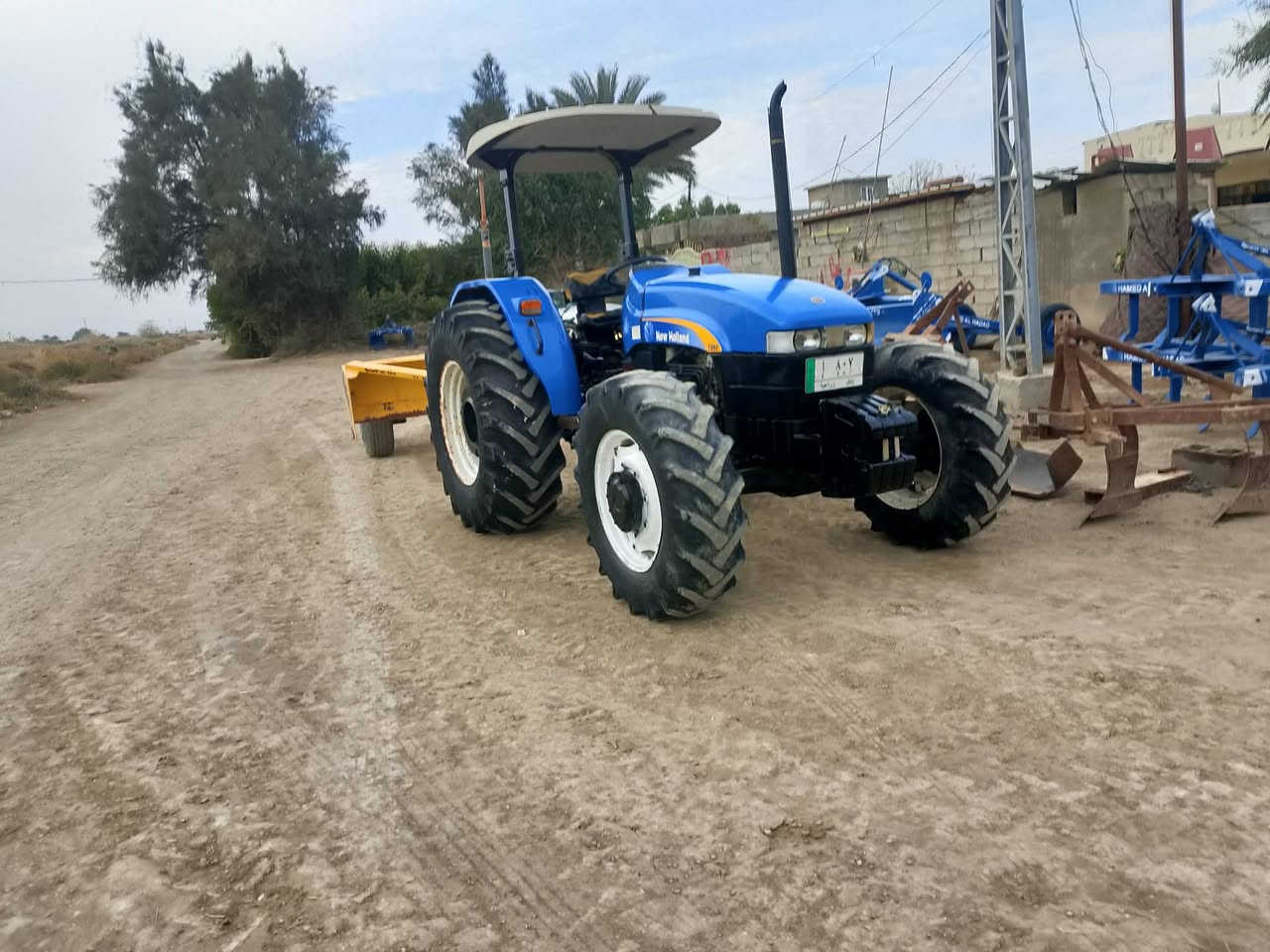 للبيع نيوهولند 2011 رقم وسنوية ورثه بدون تحويل مكينة خير من الله أي نقص ما بيه محرك لا تبخير ولا تنقيص كير واكسن مكفولات كهربائيات شغاله مكينة مال جناي السعر 16 مليون ونص  المكان بابل قرب خط السريع للأستفسار ***********
