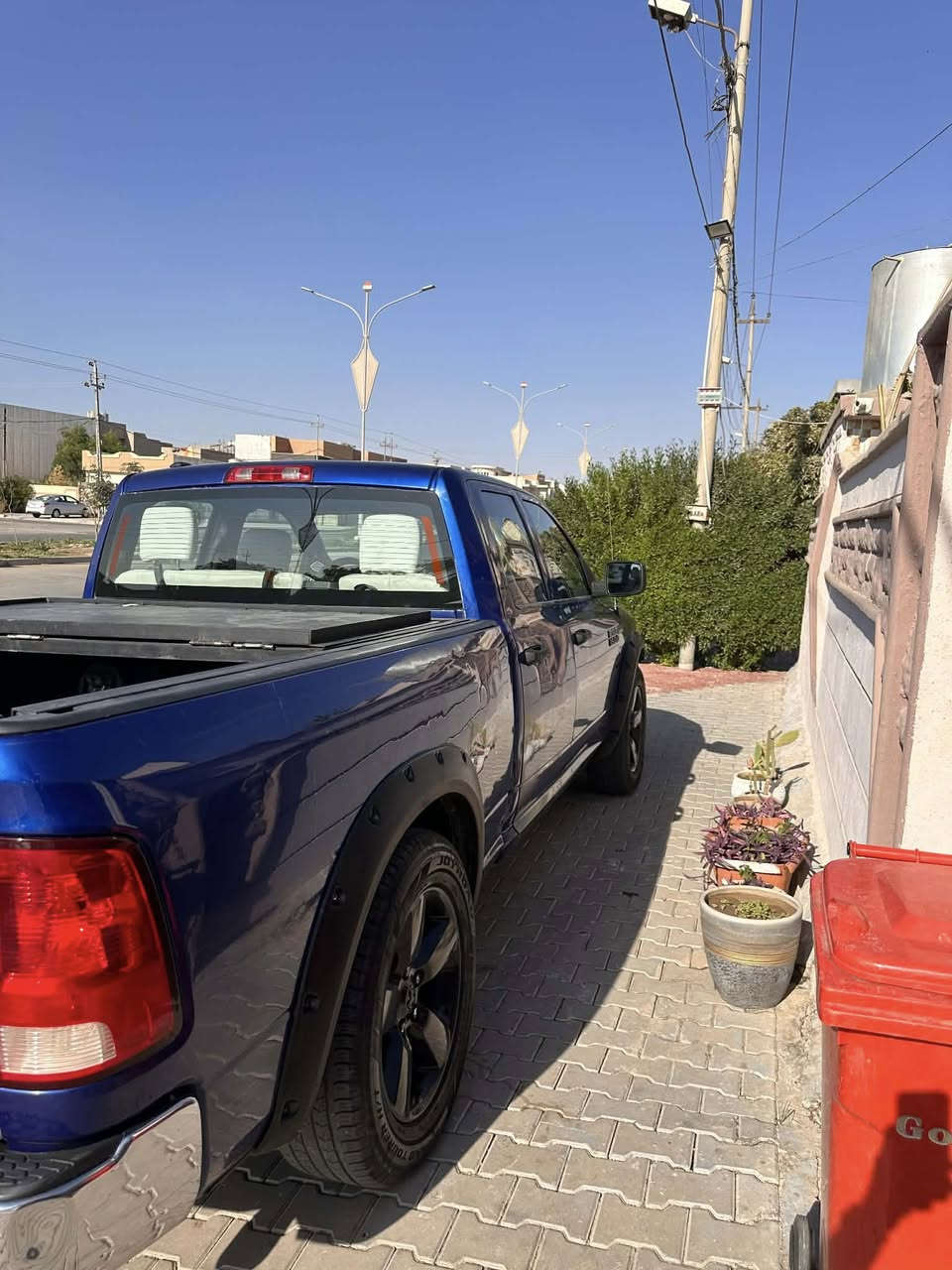 رام كلاسك 2017
صبغ عام 
كير 1000  موس 
مكينة  هيمي 5700 
 السيارة  مناقصها شي 
تخم تاير جديد 
حداده جدبدة
باتري جديد
رقم اربيل دولي 
عليها منضومه غاز  جديدة بضمان صارلها 3اشهر
شواصي  شرط للبيع مراوس حسب القناعه سعر  150 بي مجال شي بسيط للتوصيل ***********
