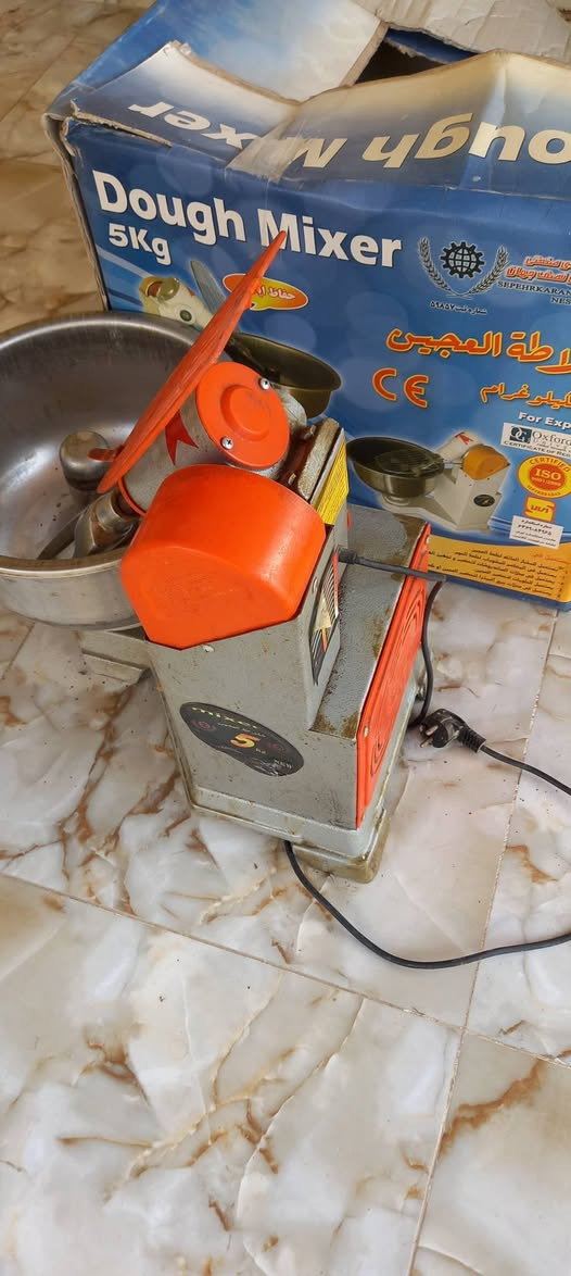 #خلاطه العجين  ' استخدام قليل  نظيفه كلش  
***********
