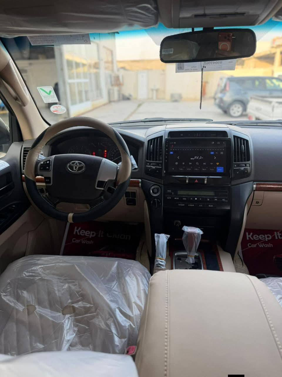 سلام عليكم للبيع لاندكروز موديل 2013 8يرباك المكان بغداد الراشديه السعر 385 وبيها مجال الاستفسار رقم الهاتف ***********
