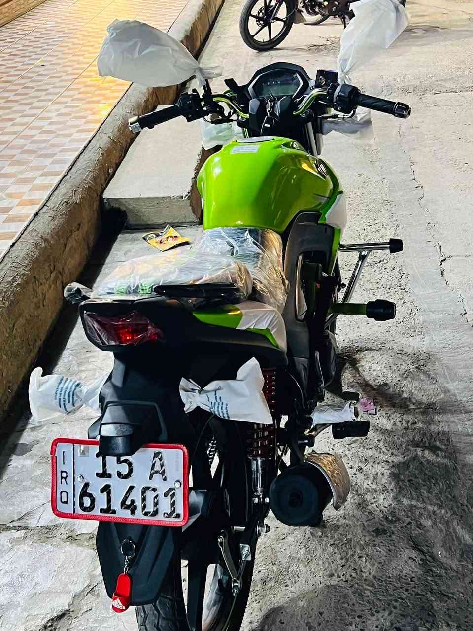 موطور هاوجي زيرو لون اخضره بس العداد كدامك ماشي 250متر  بحاله الزيرو سعره 20ونص بي مجال بصيط  *********** مكان هيت
