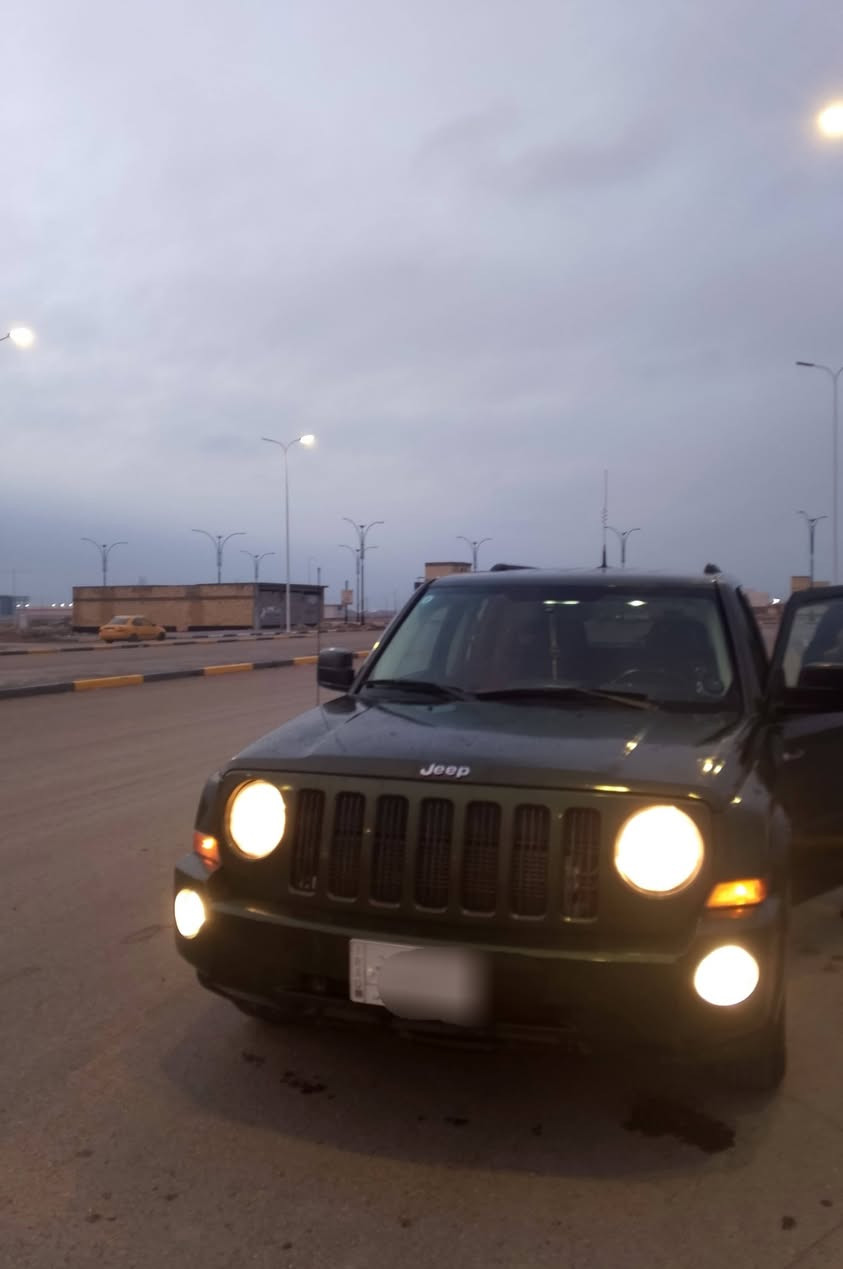 السلام عليكم
جيب باتريوت 2008.الون زيتوني للبيع او امراوس 

السياره نظيفه وحلوه مصبوغ بيه قطعتين فقط  بسبب جراد  وارد امريكي 

كير ومحرك خير من الله تبريد ثلج  البجم كبس             مكينه 2400 المرغوب

الصدر َمبدل جديد.    تخم تاير نظيف.   شاشة حج كبير    وكامرة دوارة 

رقم السياره بغداد الماني 

جام كهربائي مابيه نقص 

مكان السيارة  البصرة  

السعر 75$ بيه مجال للشراي 
هاتف//***********
