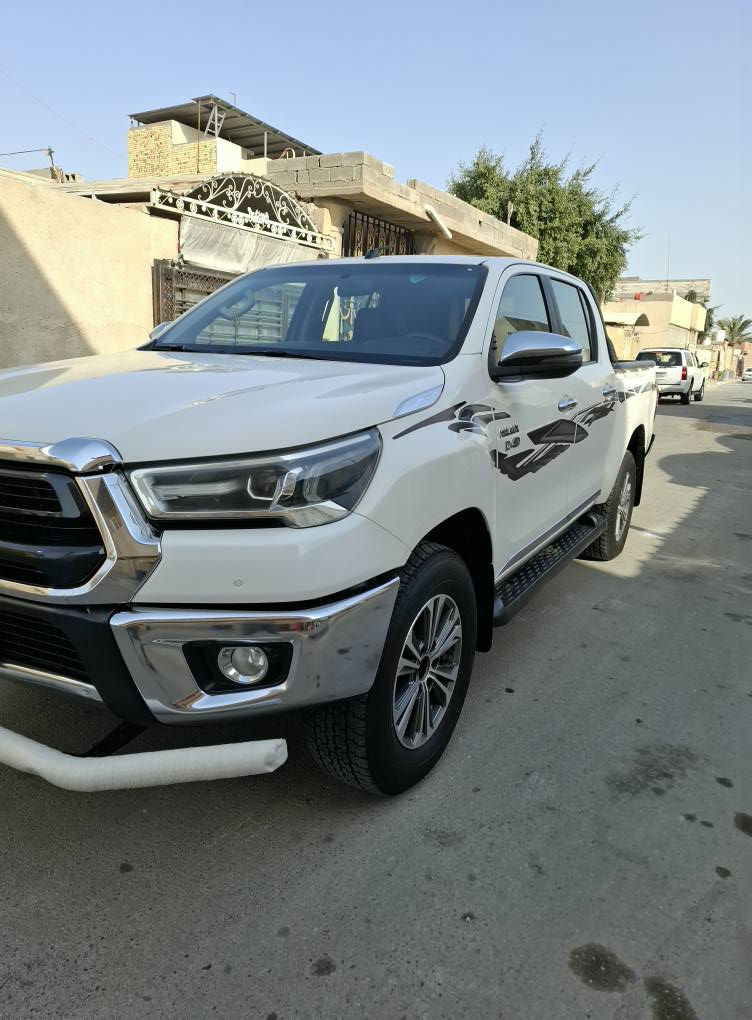 السلام عليكم 
تويوتا هايلوكس D4 للبيع 
موديل2021 
فول مواصفات 
مكفولة من ضربة وصبغ 
مكينة بيها ضعف 
سنوية منتهية  
ماشية 165 الف 
قابل للزيادة 
السيارة جاهزة من كلشي 
السعر 285 وبيها مجال 
مكاني البصرة الزبير 
*********** الزبير, البصرة
