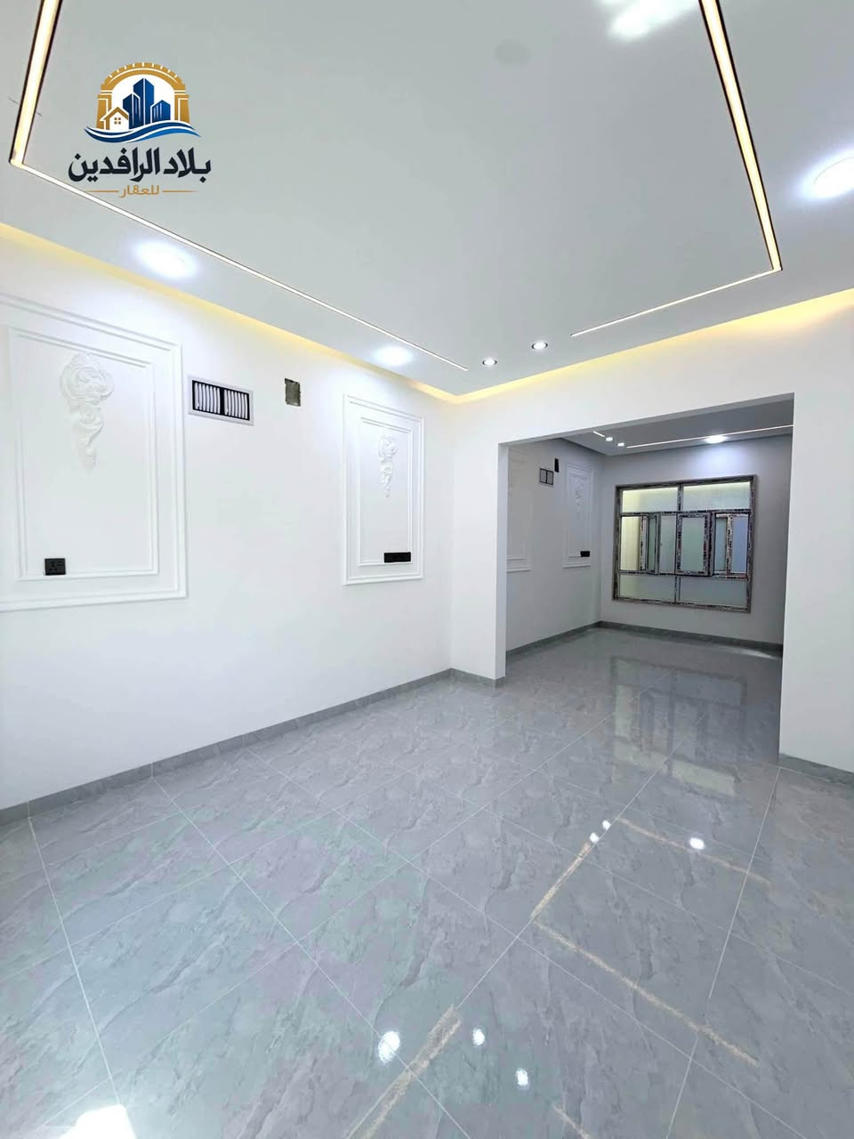 دار للبيع في حي الملايين قرب مخزن السيراميك طابقين
مساحة الدار 112م واجهه 7 طابقين ثلاث غرف نوم
الطابق الارضي / غرفة نوم هول مطبخ استقبال صحيات
الطابق الاول / غرفتين نوم + سويت + صحيات
نظام البيت دكتات + سبالت + كاميرات 
تسليم البيت مفتاح فوري  
صنف الارض زراعي حق تصرف نموذج 25 + وصل بلدية 
#مكتب_بلاد_الرافدين_للعقار 
***********
***********
