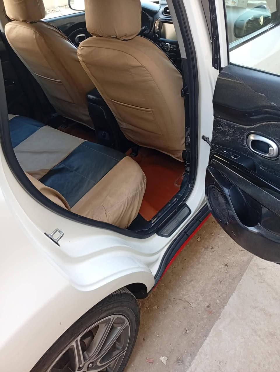 سلام عليكم  صول ٢٠١٩ امريكي  ١٦٠٠ تيربو  حادثه جاملغ خلفي اليسر او دعاميه سعر ١٢٠ بيه مجال سياره بسمنه  رقم ***********بابل   مكلف بل نشر  
 مكان سياره حي لامام علي
