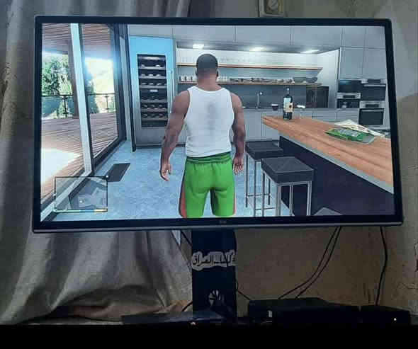 شاشه SLGمن شركه LGضد الكسر فول نت حجمها 50 سعرها 200الف قفل شراي اتصل علي رقم غير  متواجد ع فيس ***********
