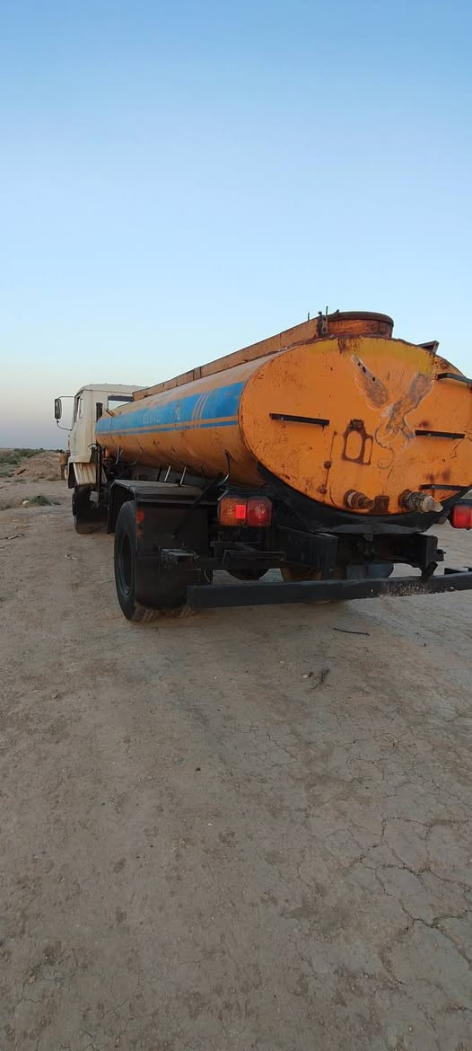 هينو 82 محرك نيسان الا صرف الا بخار رقم واسط بسمي سنويه 27 مكفول كفاله دوشمه جديده تانكي 10الف  المكان واسط الحفريه السعر 12مليون للستفسار ***********
