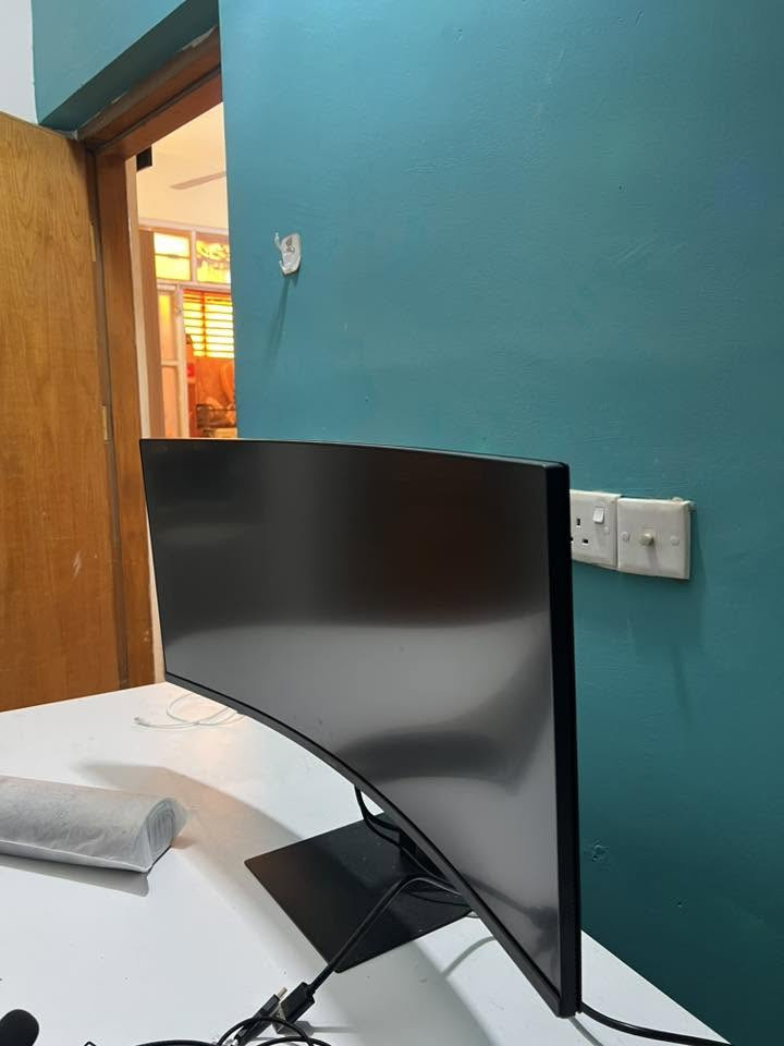 شاشة من شركة شاومي الترا وايد حجم 34 مقوسة بمواصفات
2k
180h
1ms
جديدة نضافة 100‎%‎ استعمال شهر 
للتواصل ***********
