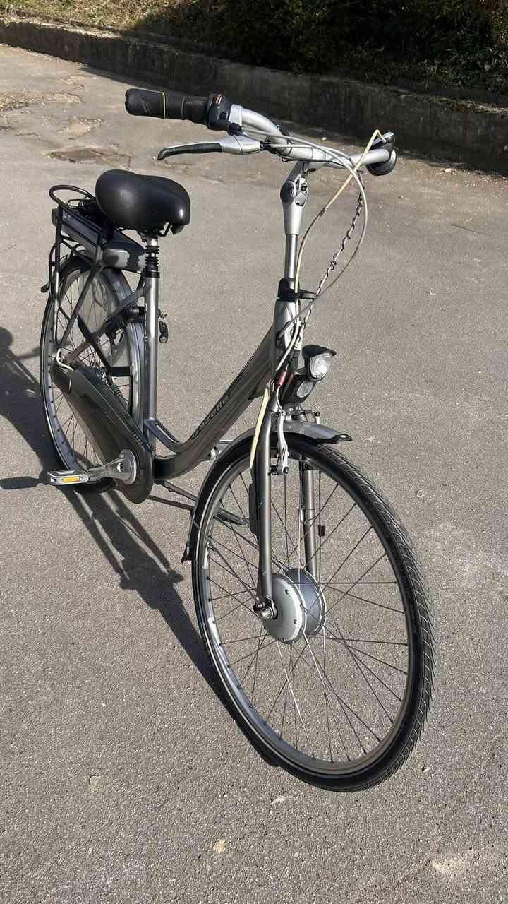 سلام عليكم للبيع دراجه Gazelle هولندية الصنع 7كير داخلي قياس 49Lباقي تفاصيل شاهد الفيديو 
السعر 400$معه الشحن كامل


**إذا كنت صاحب هذا الإعلان وتريد حذفه لأي سبب، رجاءا أرسل رسالة إلى الدعم الفني**