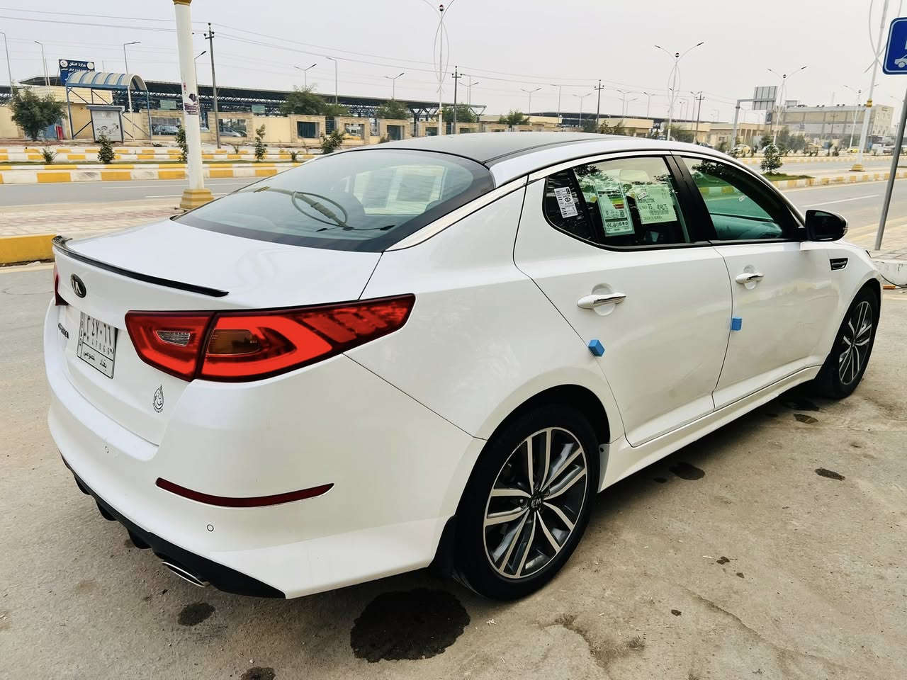 السلام عليكم 
كيا اوبتيما 2014 شكل ال 15 خليجي سيارة جديدة جداً 
رقم بغداد تحويل مباشر مشروع وطني 
تبديل بنيد اصلي وفتح جاملغ ايمن بدون ضرر داخلي باقي كفاله عامه ماشيه 130 الف 
فول مواصفات واحد على واحد 
سقف بني راما بصمه تشغيل بصمه أبواب جلد كشن كهربائي شاشة كأمره حساس امامي خلفي تبريد بيانو ويل كب حاجب امامي خلفي بلاجكتور سايد ابريك دكمه من الأخير المواصفات ماكو شي ما بيها 
محرك 2400 شرط لا فتح ولا تبخير ولا تنقيص جاهزه كير ومحرك وحداديه وتبريد وتخم تاير وكهربائيات ودواخل وضع الشركه السعر 142 وبيها مجال بسيط *********** العنوان ناصريه قرب كراج بغداد
