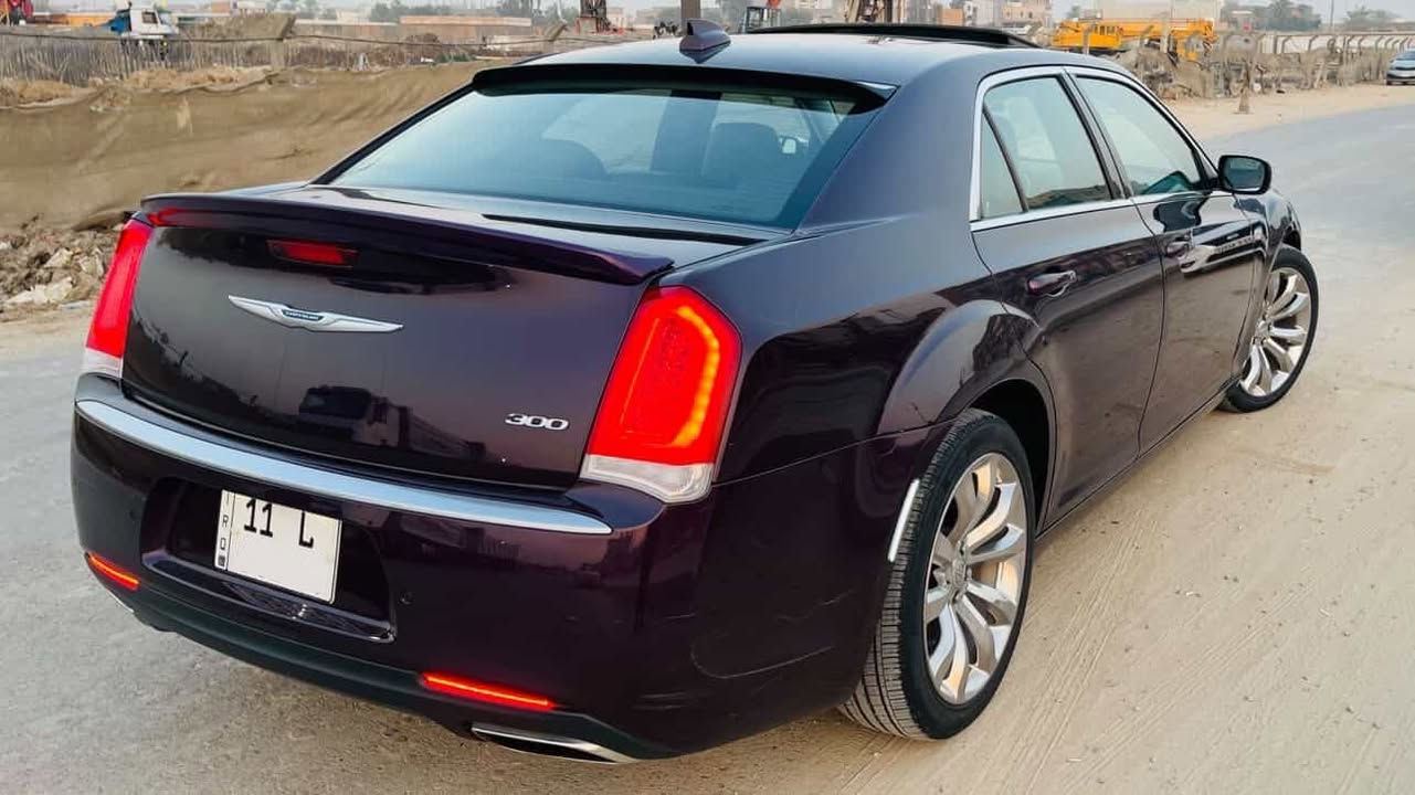 Chrysler 300c 2020 
كرايسلر 300 سي (اوباما) بيع فقط بدون مراوس
لون مميز بنفسجي 
مواصفات السياره معروفه ميحتاج اذكرهن

السياره ماشيه 22 الف يعني بالنسبه لموديلها زيرو تعتبر 
السياره جديده بمعنى الكلمة والصور حييل ضالمتها 

رقم بغداد بأسمي تحويل مباشر 
حادث السياره دعاميه اماميه فقط 
باقي السياره كفاله من صبغ وتعديل وبارد 
السعر 295 وبيها مجال بسيط حك الجيه 

تفاصيل اكثر /***********
