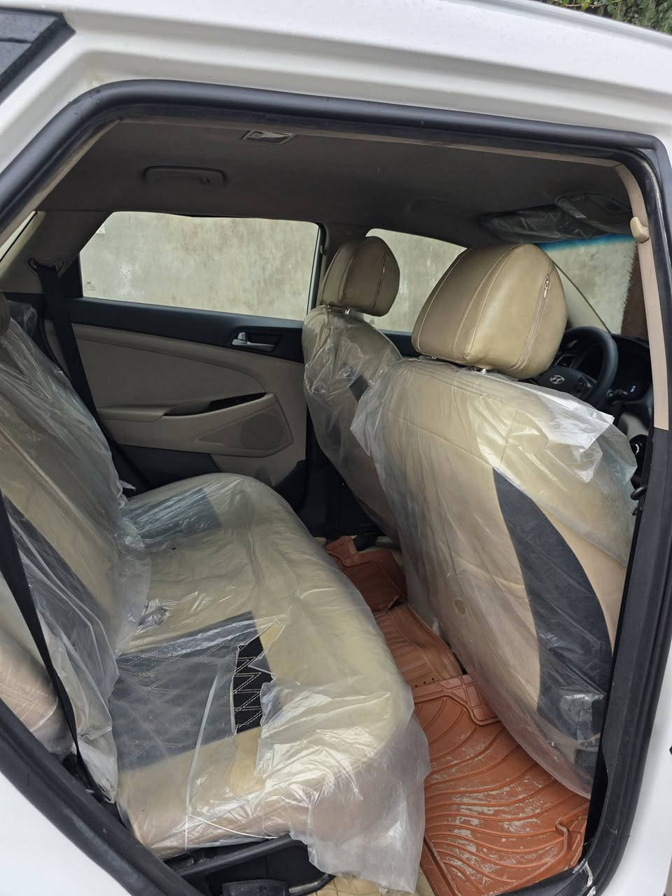 موديل ١٧ مكفوله ماعدة كصت البنيد
كير مكينه حداديه تبريد تخم تاير السياره نضيفه كلش 
ماشيه ١٤٨ 
ملاحضه بيها كم حالوبه خفيفات 
١٦٨ وبيها مجال 
***********
