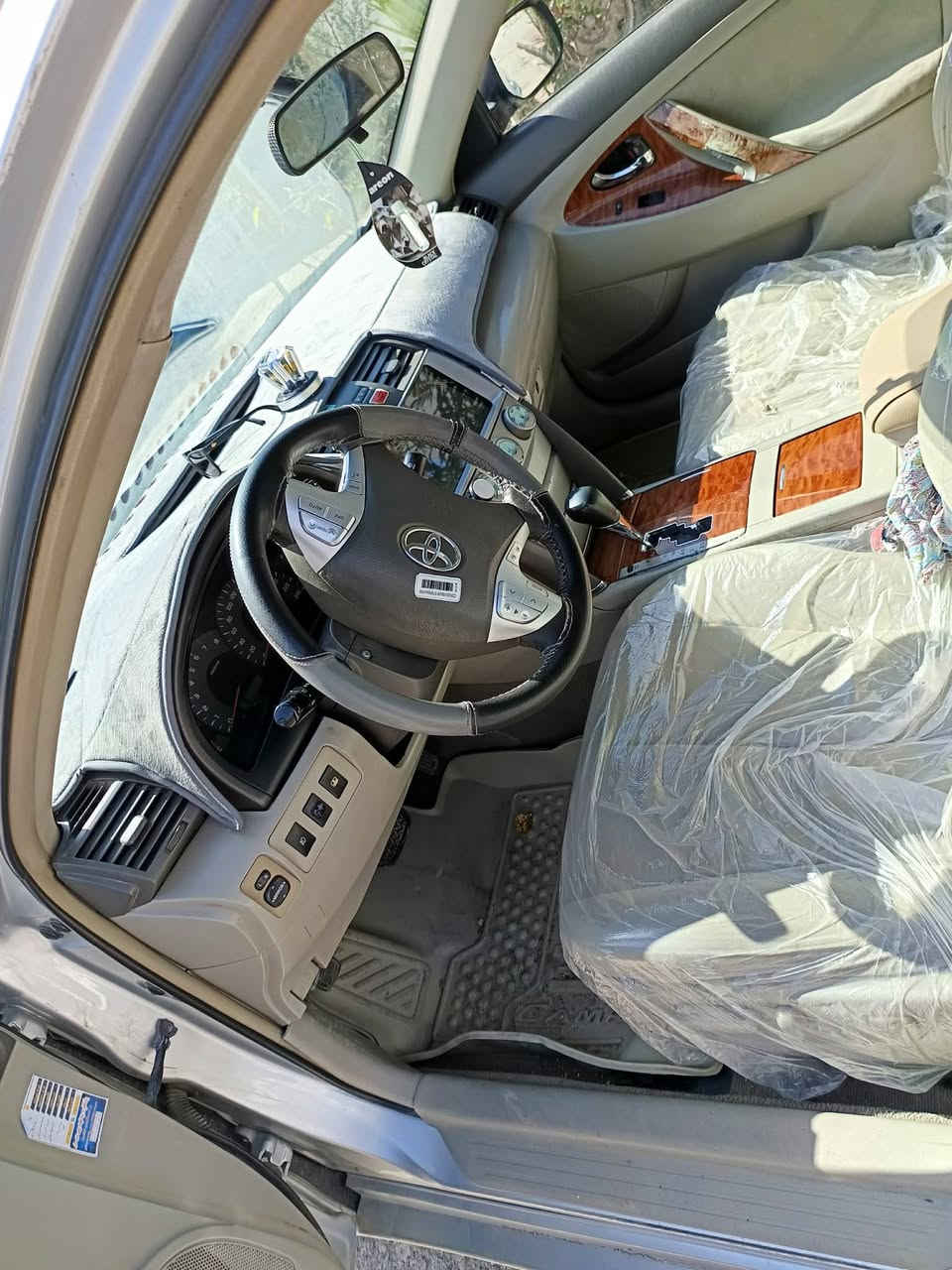 سڵاوی خوا لە هاوڕێیانی خۆشەویست توێتا کامری ٢٠٠٧ خلیجی مەکینە گەورە فول مواسەفات سڵاید تایەو ویل تازە ڕۆنی تازە گۆڕدراوە سەنەوی ٢٠٣٠ تازەیە بەشەرتی خرامەو تەحویل بە ناو کردن بێ دەعمو لێ دراو تەنها دوو پارچەی بۆیاخە بێ دەعمە لەسەر کاڵبونەوە ماشەڵا سەیارەکە زۆۆر پاک ماوەتەوە
سعری ٩٨ معامەلەیەکی کەم  ***********
