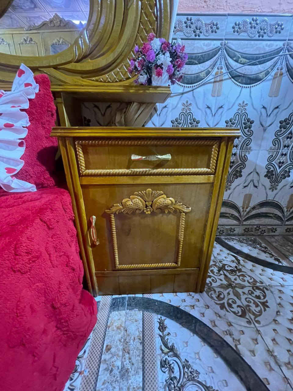 غرفه عراقيه تفصال نظيفه البيع سعر ٩٥٠ بيه مجال قليل عنوان زبير ***********
