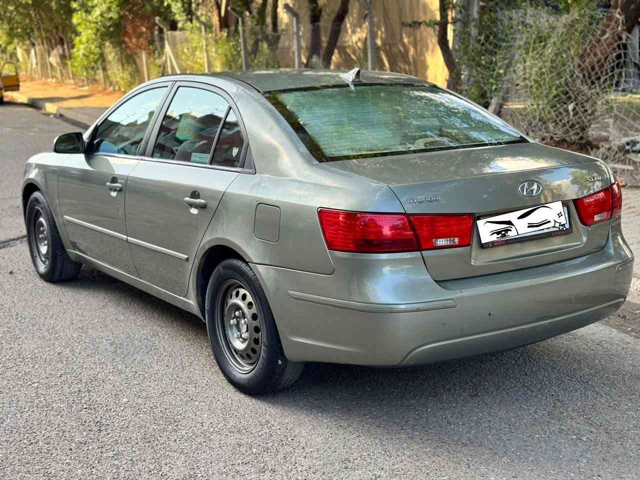 السلام عليكم سوناتاموديل ٢٠١٠متومه طبق الأصل رقم وسنويه شرط الحاسبه والسياره كصه وحده قمارة فقط سياره جديده ونظيفه بمعنى الكلمة وماناقصها اي شي جاهزه والسيارة بنزين اصلي ومكينتها اربعه سندر دوش ٢٤٠٠ ترايك وين مايعجبك واذا شفت اي نقص ينزل من سعرها والعنوان بغداد والسعر ٥٢ والاتصال على هذا الرقم ***********
