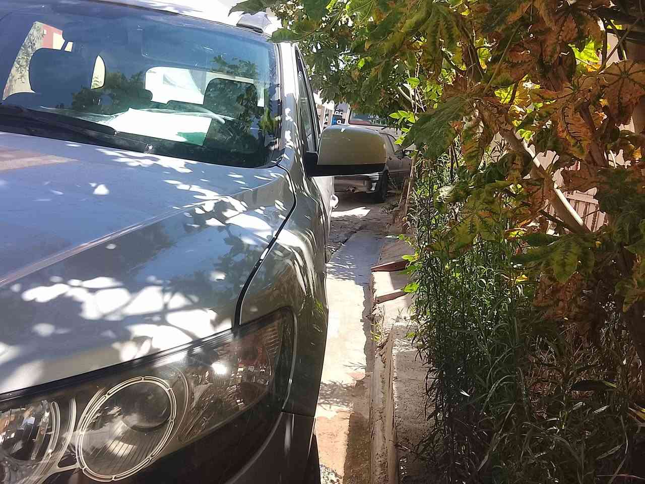 سڵاوی خوا .
هۆندای سانتافی  مۆدێل 2009 سڵایت جلدو هیتەر و فول

کۆدی بۆکـــــراوە !!!!!!!!!

مەکینەی گاز 

گێڕئۆتۆماتیک و عادی

گێڕو مەکینەی بەشەرت مەزبووت

تەبرید ساردو گەرم لەجێی خۆی ئیشەکات 
کارەبایی و فڵچەو لایت و هەمووی مەزبوت

لێدراوو مەعجون و زەڕبەی پێش  دوابەشەرت 

سەقفی پاک و جوان و بێ قوپاوی  و سارد و سبوخ

دواخلی ڕێک و جوانە بەرگەدەرگای جوان و بێ نەقس

ئاوێنەی کارەبایی 

کوشنی،هیتەر دواوو پێش 

حاسەی بەگ 

سلایتی ئیشەکات مەزبووت

ئەنجکتەری مەزبوت

نزیکی چوار پارچەیەک بۆیاخی هەیە 

بەڵام من بەحیزام ئەیفرۆشم 

سەقفی بەشەرت مەعجون و سبوخ ساردی نییە

جەستەشی هیچ ساردو مەعجونێکی نییە

بڕاوەی دووبەییە 

موشتەریت تەلەفون بکە موشتەریش نیت قسەی زیادو کەمم بۆمەکە گوێت لێناگرم لەگەڵ ڕێز

شوێن کەلار 

 تیل ***********
