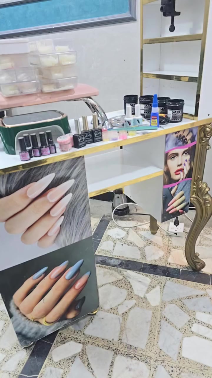 ميز اكرلك مع الاغراض مسند +جهاز مبرد+ جهاز يوفي شحن جل اكستيشن علب مع جلش مع تبسات مربع ومدبب واضافر شهريه دزاينات فرجهة الي تجي كبل تشتغل بيهن ميحناج شي او مواد السعر 125العنوان الدوره سوق الاثوريين


**إذا كنت صاحب هذا الإعلان وتريد حذفه لأي سبب، رجاءا أرسل رسالة إلى الدعم الفني**