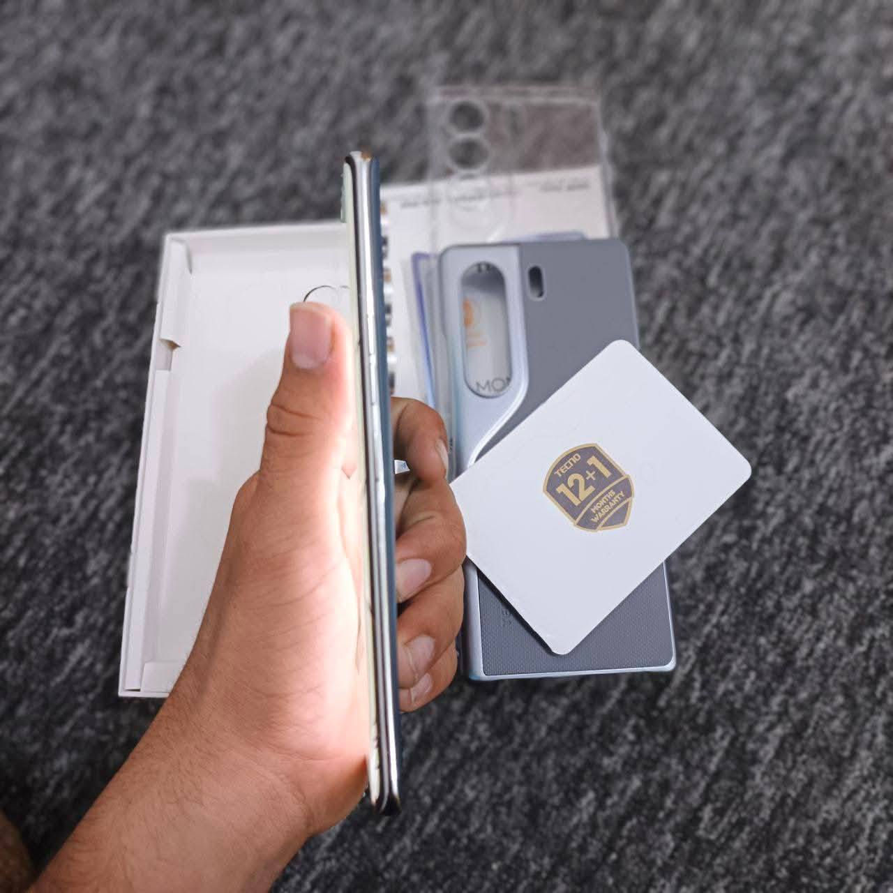 تكنو كامون 40 برو 5G
النضافة 100% النسخة العالمية
الرام 16GB الذاكرة 256GB
غراض كاملة ألاصلية
السعر 375 الف وبي مجال جدآ بسيط للشراي فقط النجف, العراق


**إذا كنت صاحب هذا الإعلان وتريد حذفه لأي سبب، رجاءا أرسل رسالة إلى الدعم الفني**