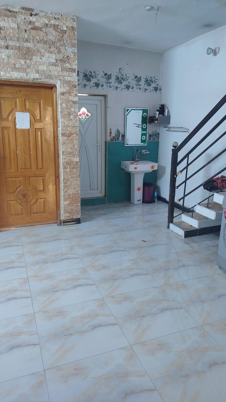 بيت للبيع المساحه ١٥٠ خلف الصناعه الاولئ طابقين  طابوزراعي سند٢٥ طابقين سيراميك ٣غرف نوم  السعر  ٩٥ للاستفسار ***********

