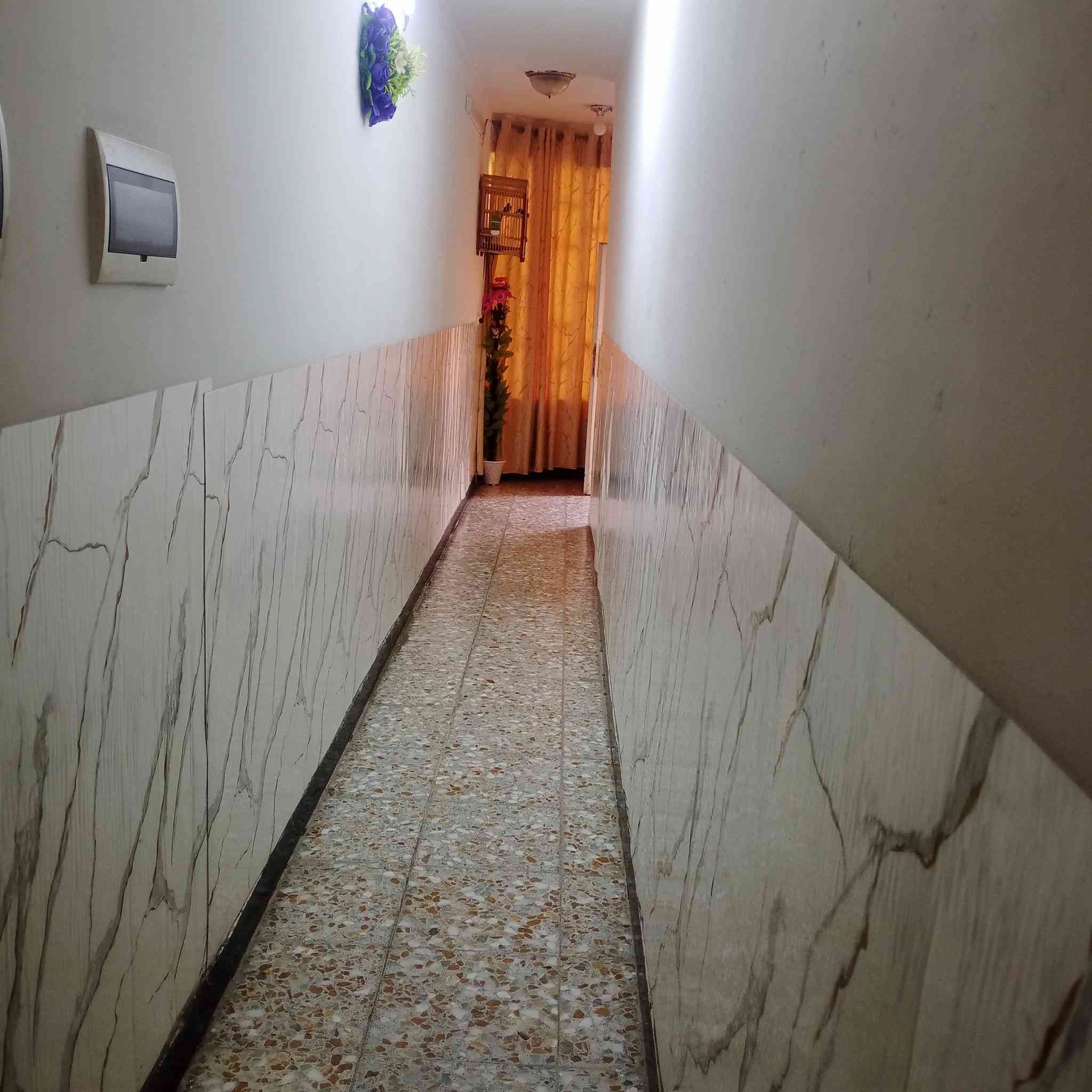 السلام عليكم بيت 150متر طابو صرف العنوان جسر ديالئ القديم بين شارع ستين وسبعين قرب حسينيه رسول الاعظم الواجه5والنزال 30بيت يتكون من اربع غرف نوم صالة استقبال مطبخ اس استفسار على الخاص ***********
