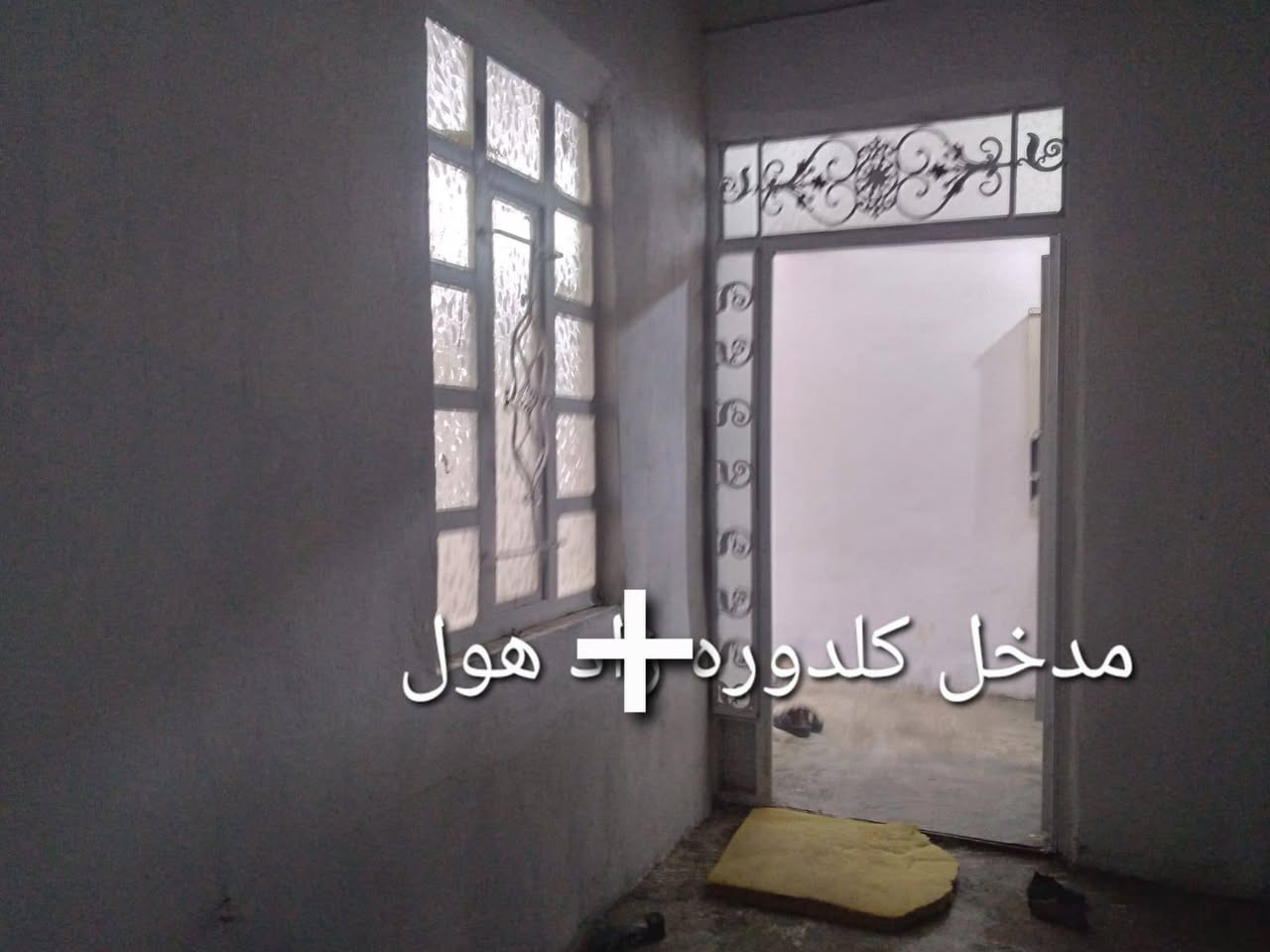 السلام عليكم بيت للبيع المكان حي الضغط البيت يتكون من غرفتين نوم  ومطبخ وهول وصاله (ربعه بعدهه مو كامله معزوله عن البيت ) مساحة البيت اكثر من 200متر  السعر المطلوب 27مليون وبي مجال الاستفسار الاتصال على الرقم ***********
