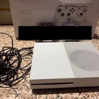 اكسبوكس ون اس بدون جوستيكات كامل ملحقاته عطلان ما ادري شبيه للبيع على ...