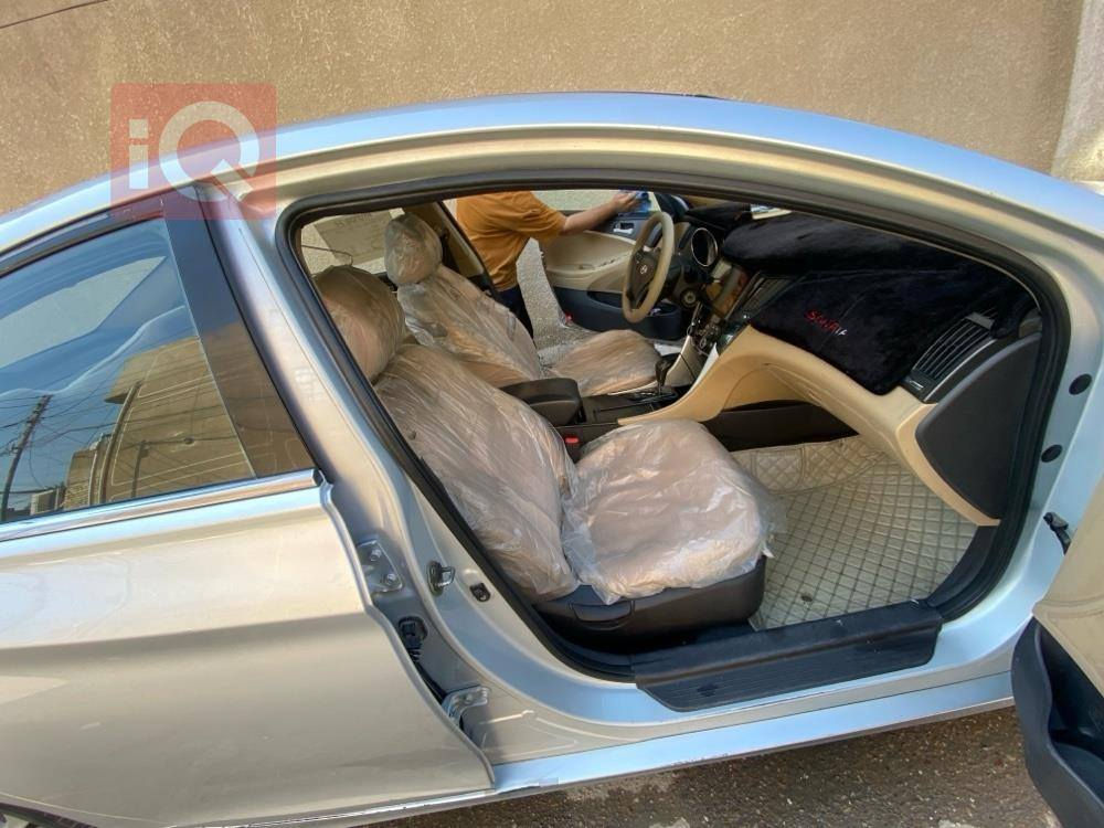 سوناتا خليجي موديل 2011
فول عده البصمه 
لون سلفر محرك دوش 2400
جديده فول نظافه سعر مناسب 
خابر ودلل سعر النترا ولله 
العنوان ديالى خان بني سعد 
***********
