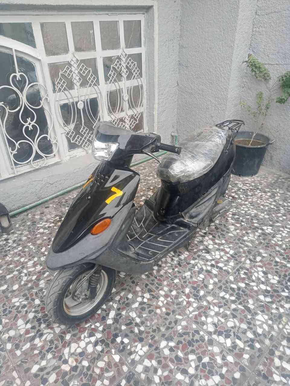 السلام عليكم 
دراجه للبيع بيجي سرعه 60 دراجه نضيفه سلف هندر كلشي كامل سعر 250 
***********
