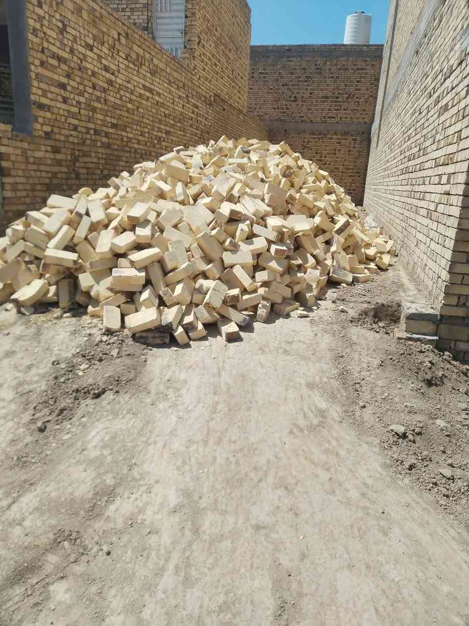 سلام عليكم يتوفر لدينا طابوك الاصلاح طابوك بناء وعكاده حسب الطلب المشتري قوه ولون  وغالب ركن عدد شرط الحساب واسعار مناسبه ***********
