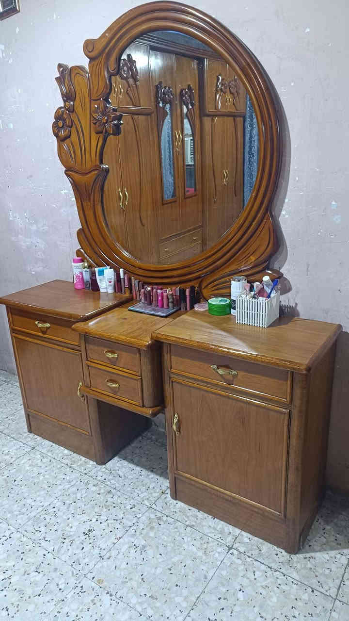 غرفه مستعمله تسكام صاج داخل وخارج ام السته طابقين ظهر جرجوبه نظيفة مثل مموضح سقف وقاعده بلوك السعر مليون وبيه مجال قليل مكاني محاويل للاتصال ع الرقم ***********
