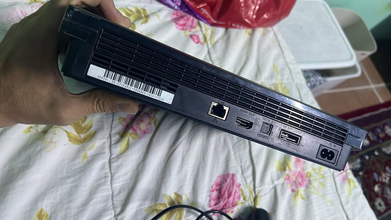 للبيع: بلايستيشن 3 (PS3 Slim) بحالة ممتازة ومواصفات قوية:
المساحة: 320 كيكا بايت.
 الملحقات: يجي وياه يدتين (وحدة تحكم)، واير الشحن، وواير الـ HD.
 الألعاب الأساسية: محملة عليه 8 ألعاب قوية ومشهورة:
(GTA V, Blur, Assassin's Creed Black Flag, 007, Call of Duty Black Ops, Red Dead Redemption, Need for Speed, PES 2018).
النقطة المهمة: الجهاز "مهكر" (Jailbroken) ومحمل عليه برامج خاصة تحتوي على أكثر من 5,000 لعبة (سيجا، PS1، PS2، وPS3). وبالإضافة لهذا، الجهاز يربط واي فاي (Wi-Fi) وتكدر تحمل أي لعبة تعجبك مباشرة.
السعر: 115 ألف دينار عراقي (وبسعر مناسب جداً).


**إذا كنت صاحب هذا الإعلان وتريد حذفه لأي سبب، رجاءا أرسل رسالة إلى الدعم الفني**
