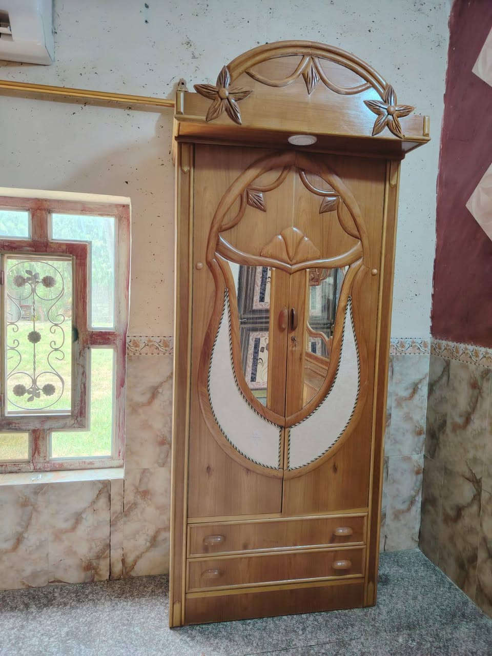 غرفه صاج نجاره طابقين ملحق ام السته نقش بورمي 
الي يدور غرفه نظيفة ومرتبه وحلوه وسعرها مناسب 
هاي غرفه نجاره تسكام مفصليها ب5 ملايين مكانها بابل محاويل قرب سيطرة الآثار 
الي يحب يستفسر يتواصل على الرقم وبخدمته
***********
