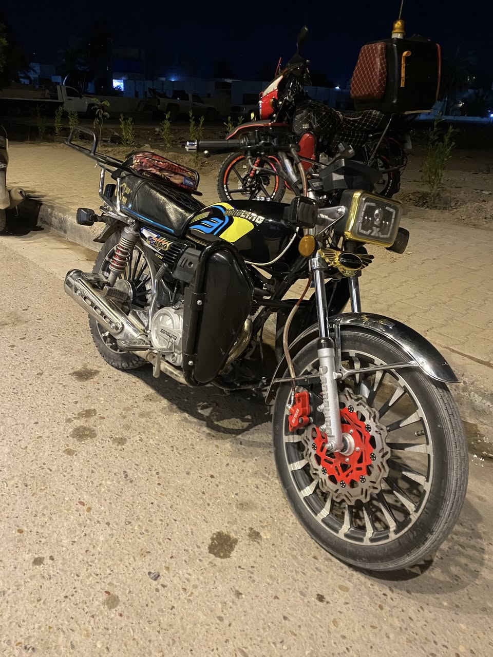 للبيع دراجه سونك موديل ٢٠٢٥دراجه شوفت عينكم جديدة ما صايرلهة شهرين من نزلتهة مكفوله مت كلشي تجي تفحص وتاخذ كامله ما بيهة اي نقص محرك 200cرقم الهاتف ***********
