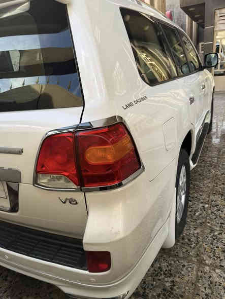 السلام عليكم
لاند كروز موديل ٢٠١٢
سيارة ماشية 190,000 
مابيها ضرر لا صبغ ولا بارد كفالة 
سيارة نظيفة جداً
سعر 36,500$
او مراوس بموديل ٢٠٢٢ وفوك ونتفق على السعر
تواصل: ***********
سيارة تحويل مباشر.
