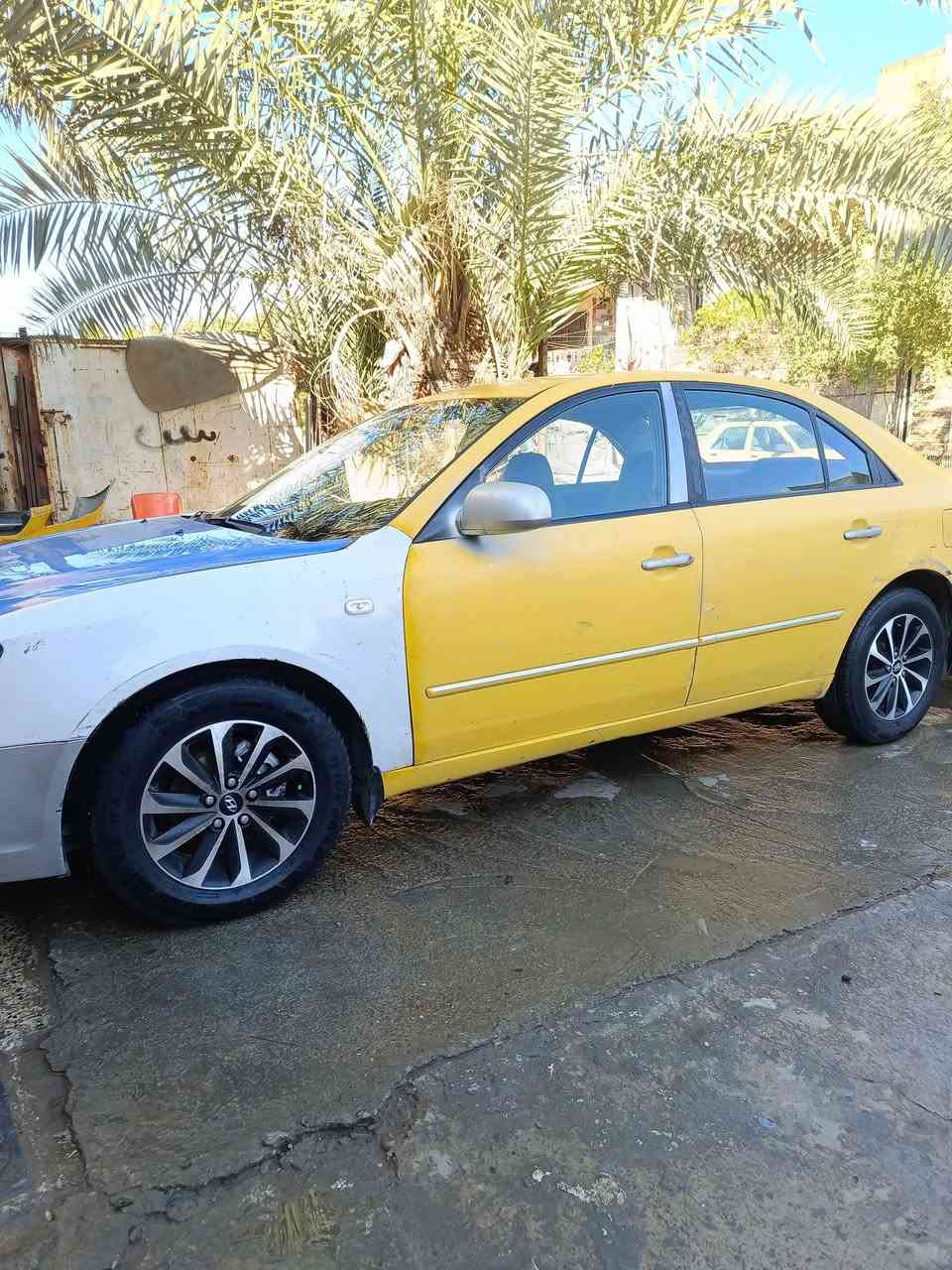 سلام عليكم سوناتا موديل 2012 وارد كوري محرك الفين كير بي عتة ويمشي بشكل طبيعي ومحرك  بي صوت بطل تخم تاير هوة ول اويالة جديد رقم بغداد مصفرة هيئة وغرامات سنوية 29 سيارة بدون ضربة ابد واحلة من الصور امانت اللة السعر 80وبيهة مجال للطيبين رقم الهاتف *********** بغداد *********** وذني البدلتهن كدامكم مو حلوات
