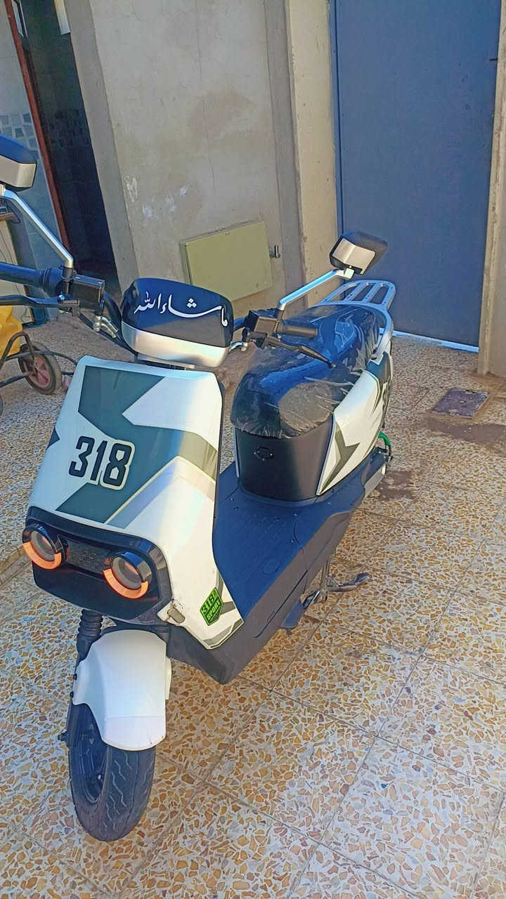 ماطور 318
مواصفات 
6 باتريات شرط
 ملف عقل بطاريات شرط
شاحنه اصليه
وايرمنيه كامل شغال 
السعر 650
التواصل علئ الرقم
*********** واتساب
