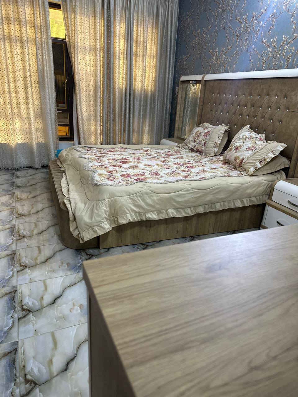 السلام عليكم

دار مساحه 106م جاهز للسكن

واجهه 5م نزال 20م مدخلين

كراج
صاله
مطبخ
حمام 2
غرف نوم 2

السعر 230مليون والتفاوض مع صاحب العقار

بغداد الغزاليه شارع المشجر مربع أسواق تازة عالشارع النافذ
للإستفسار *********** ***********
