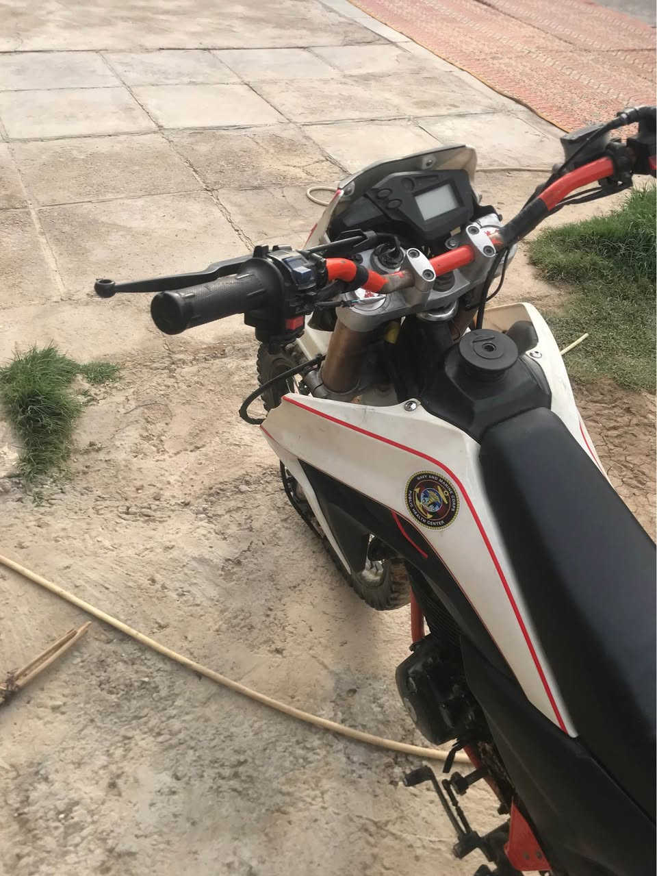 قفاز نوع ماتركس دراجه نضيفه سرعه رزانه شلعه محرك جديد برقي ما مفتوح منه نقصه بنزات بريك خلفي كهربائيات  شغاله سلف هندر دشبول كلك بدون اوراق سعره 850المن شراي يتعبني رحمه لهله مكاني ميسان علي شرقي رقم الهاتف *********** Singapore
