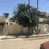بيت 200متر بحي القدس الاولى للبيع بناء قديم البيت مأجر بفرع صيدليه الم...