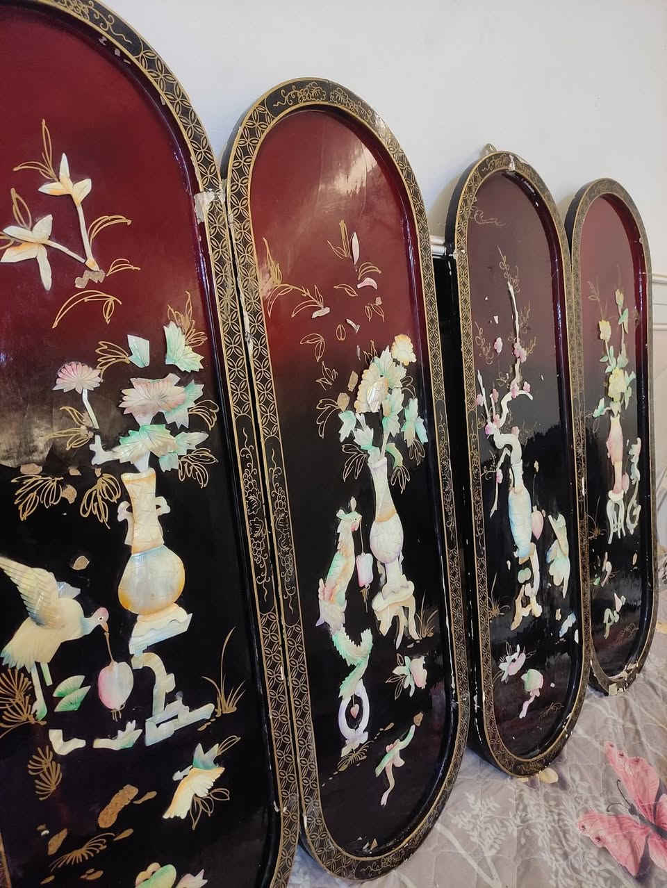 لوحات لاكر صيني قديم مطعم بالصدف الطبيعي 
عدد 4 – بحاجة ترميم موضح بالفيديو الضرر


**إذا كنت صاحب هذا الإعلان وتريد حذفه لأي سبب، رجاءا أرسل رسالة إلى الدعم الفني**