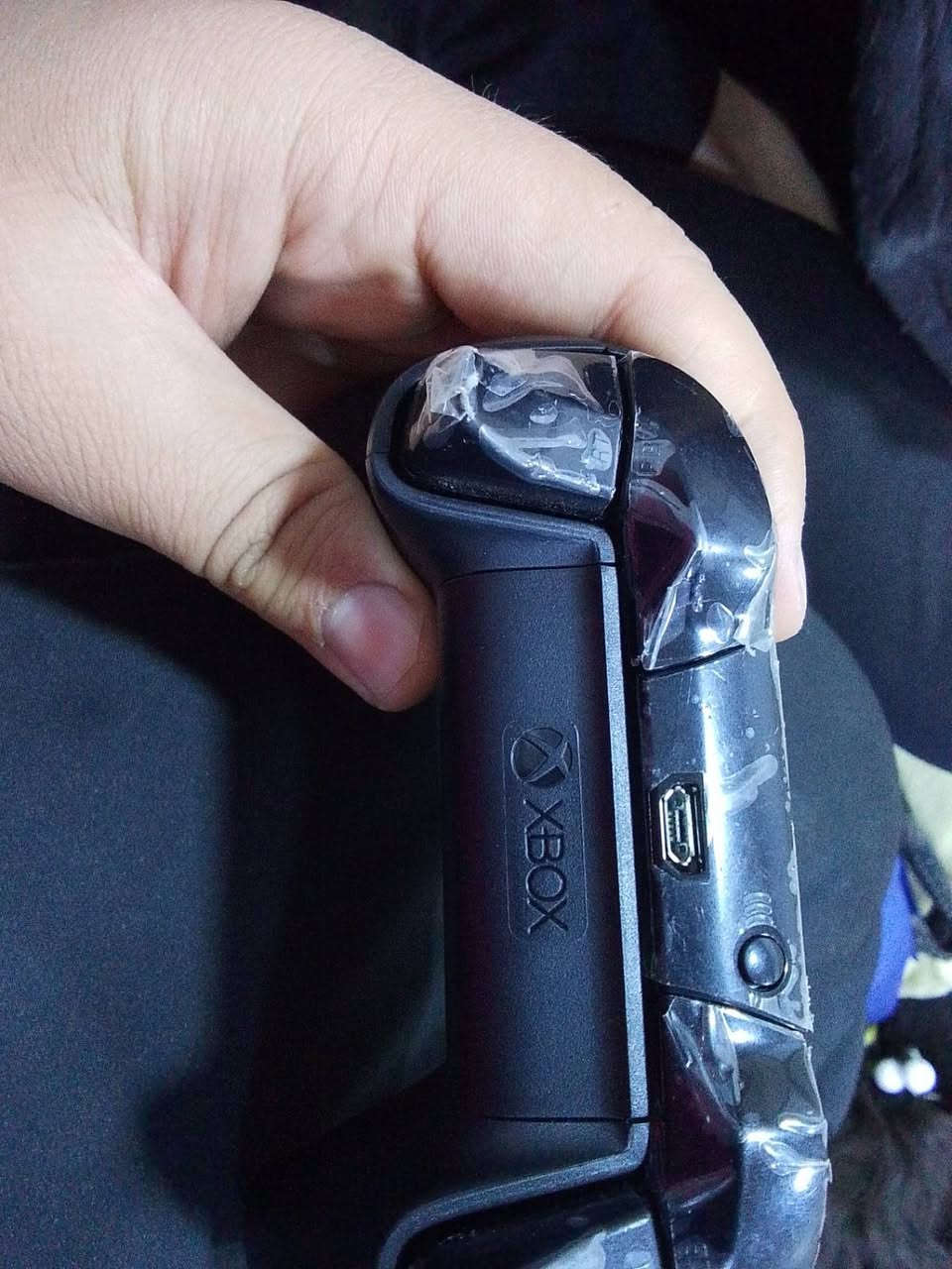 🎮 يد Xbox One أصلية 100%
🔹 من شركة Microsoft
🔹 موديل 1537
🔹 نظيفة جداً وحالتها ممتازة
🔹 تشتغل تمام بدون مشاكل
🔹 تشتغل سلك على PC أو Xbox
🔹 بدون بطارية
🔹 بدون دنكل
🔹 بدون كارتون
💰 السعر: 35,000 دينار قابل للتفاوض البسيط
للاستفسار خاص 📩


**إذا كنت صاحب هذا الإعلان وتريد حذفه لأي سبب، رجاءا أرسل رسالة إلى الدعم الفني**