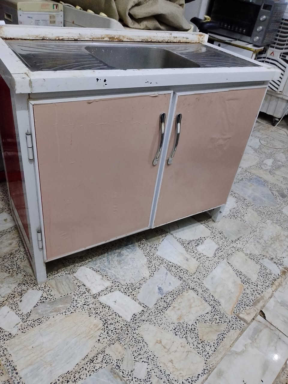 للبيع اغراض بيت نضيفات جدا مكاني بغداد حي الجهاد للاستفسار ***********
