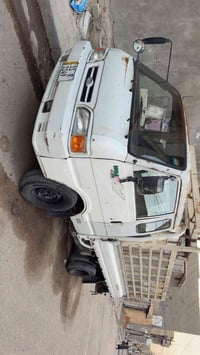 كيا بنكو ٩٥بيه بس باب ولغد جهة السايق الباقي لبلادي معروضه ٦٠ مكانه بغ...