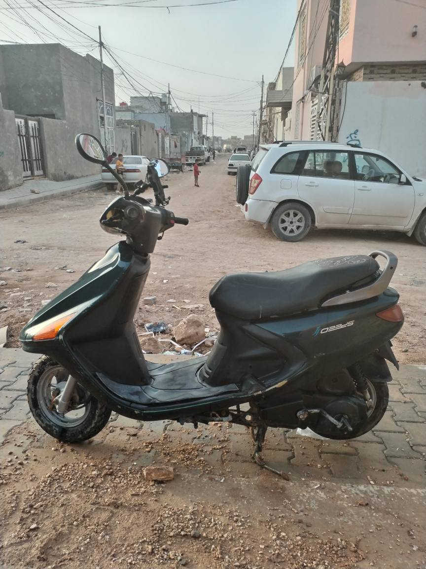 دراجة فراشة نضيفة قبل 10 اشهر نزلتهة من الرمبة مكينة بلاد كهربائيات بلاد ماعيزها شي عطلهة بس كلجات لو هندر ميكلف 30 الف تصليحها وتايرها طاك بـــ425 وبيهة مجال بسيط حگ جية مكاني نجف حولي خاص او واتساب *********** النجف, العراق
