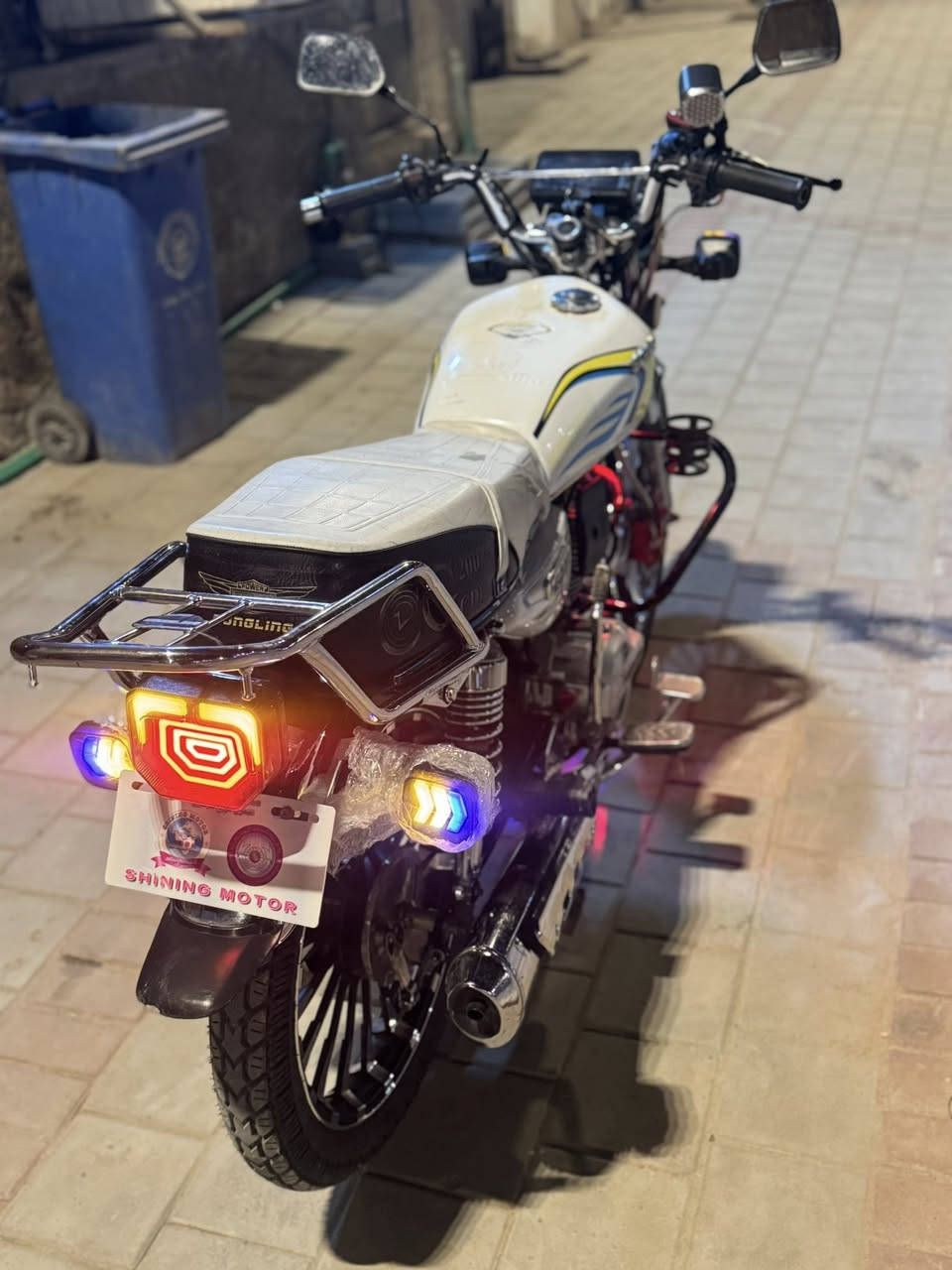 دراجهً سونك مديل 25 دراجهً مكينه 200سيسيي  5كير دراجه اكفلك المكينه تجي تاخذه من باب بيتي دراجه مجنبزه حلوهه تحتوي على مسجل أسنان تصوير استان حمايه درع نشره  تخبل مكاني بغداد مدينه الصدر السعر 750وبيهً مجال اتصل بخدمتك وتسابً موجود***********
