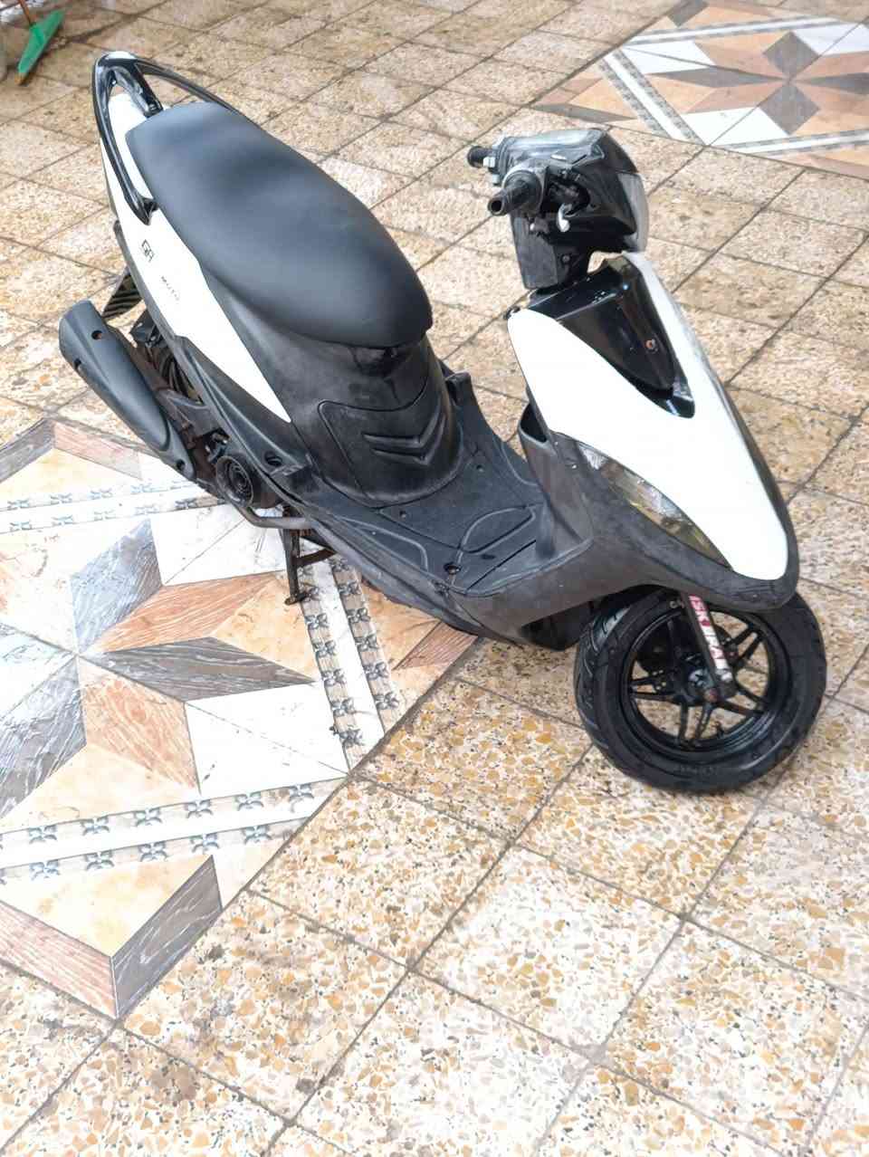 السلام عليكم
مااكس عدله ياباني 120 
دراجه  محرك بلادي فوول نعومه بوشه 49  بلاد شرط الفحص
كفرات بلادي كله مختمه 
شلعه ومعدل  110 فوول متنكض
كلشي شغال سلف و هندر  كلوبات اشاير  سكنات  عينه عداد السرعه و البانزين كلشي عل بلاد 

احلا من صور بالف مره 
سعر 700 وبيهه مجال قليل 
شراي يتصل
مكاني بصره 
 
***********
