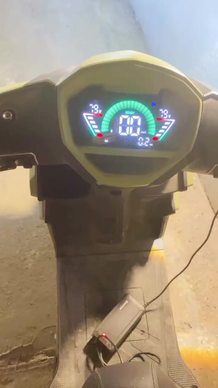 السلام عليكم دراجه شحن لبيع مستخدمه فقط شهر جديده 6 بطاريات وتمشي 45كيلو  السعر خاص او الاستفسار ع رقم ***********
