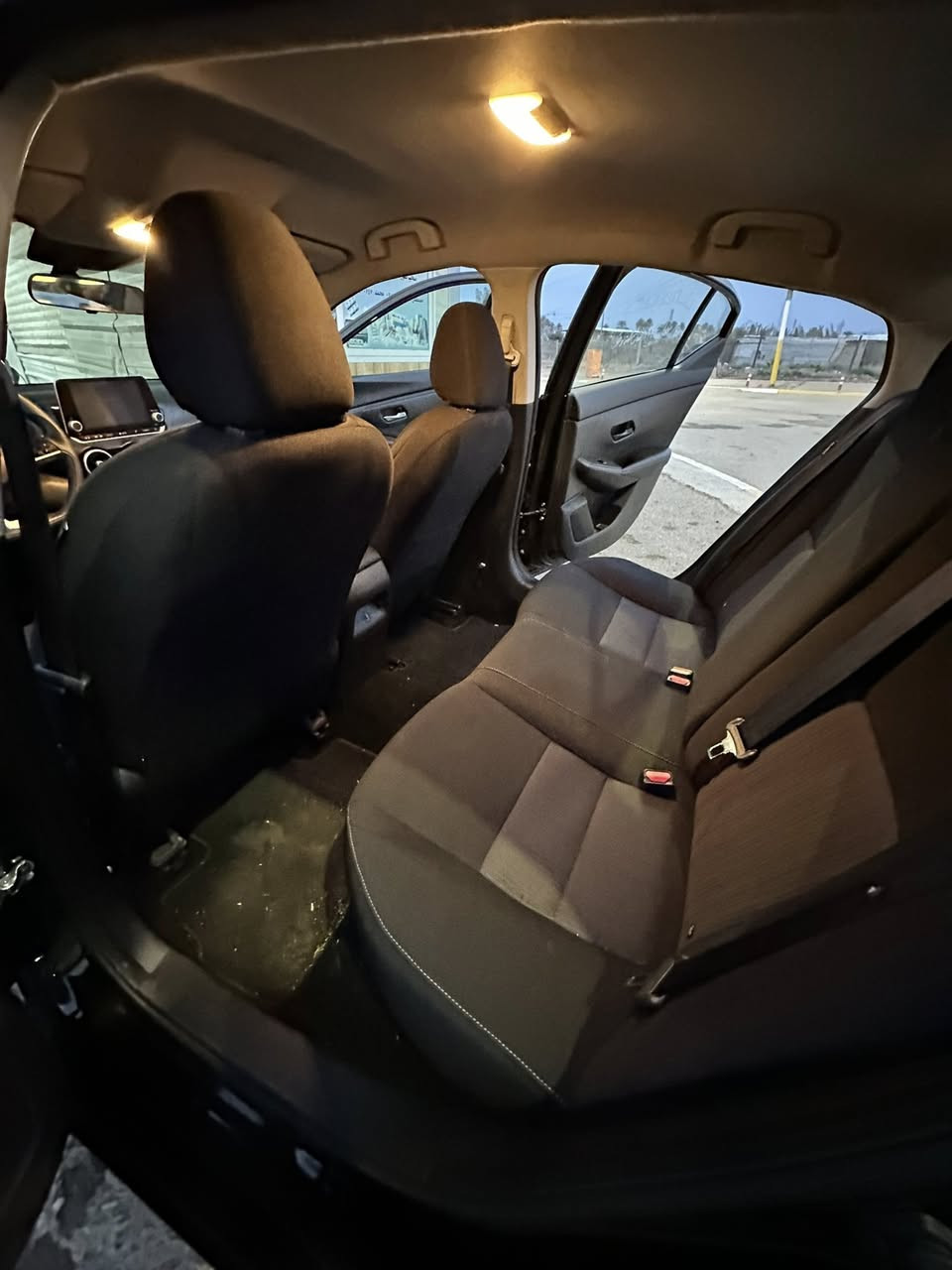 نيسان سنترا محرك ٢٠٠٠ موديل ٢٤ جالمغ وشويه بونيد بدون رقم دخول جديد باسمي تترقم بغداد او اي محافضه 
١٢٨ السعر 
كلش جديده مواصفات sV 
***********
