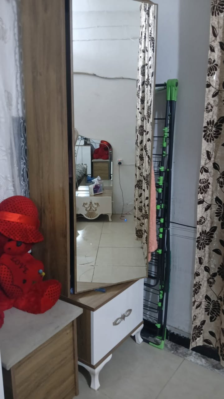 السلام عليكم تخم ويه الميز و طبلات سعره 350
الغرفه سعرها 400 ومجراتها موجوده


**إذا كنت صاحب هذا الإعلان وتريد حذفه لأي سبب، رجاءا أرسل رسالة إلى الدعم الفني**