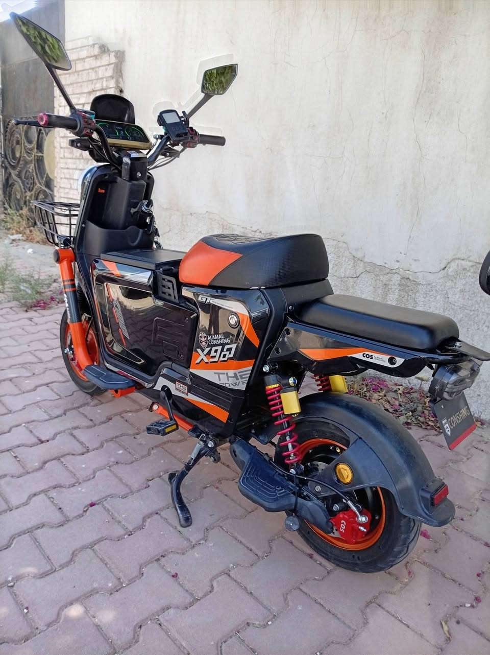 السلام عليكم للبيع X900بطاريات ٥ كبار سويجين بصمتين دراجه جاااهزه من كلشي ونظافه كدام العين سعرها ٤٥٠ وبيها مجال مكاني بغداد قرب كراج علاوي اي استفسار ***********وتساب محمول للشراي فقط
